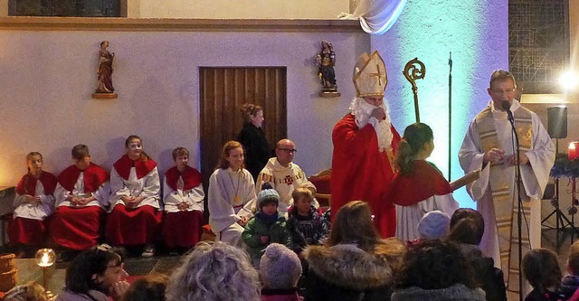 Zahlreich nahmen Glubige am Patroziniumsgottesdienst von St. Nikolaus teil.   | Foto: Dieter fink