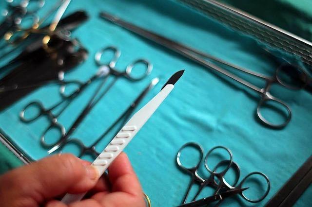 Britischer Chirurg hat sich auf einer Spenderleber verewigt