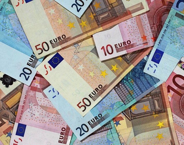 Rund 9,2 Millionen Euro will Kenzingen 2018 investieren.   | Foto: Symbolfoto:DPA