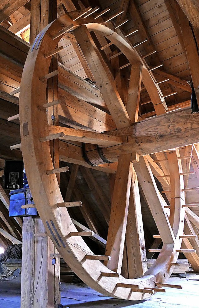 Das alte Rad im Lffinger Rathaus  prsentiert sich inzwischen wieder wie neu.   | Foto: Martin Wunderle