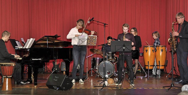 Auch das Jazz-Ensemble  spielte  bei d...kschule in der Breisacher Stadthalle.   | Foto: Kai Kricheldorff