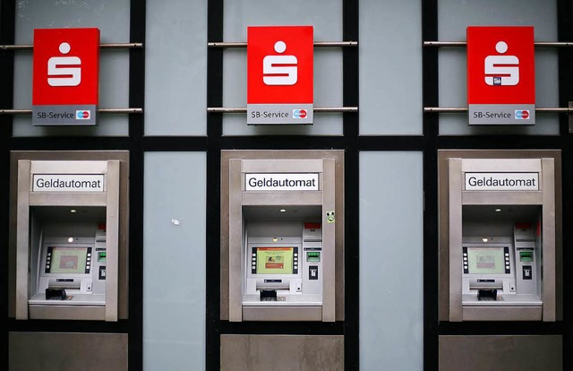 Sparkassen-Geldautomaten (Symbolbild)  | Foto: dpa
