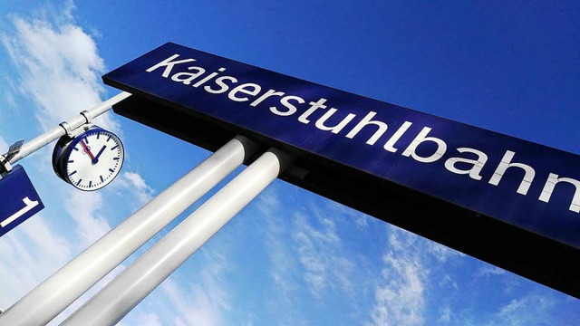 Kaiserstuhlbahn-Tafel am Bahnhof Endingen.  | Foto: Martin Wendel