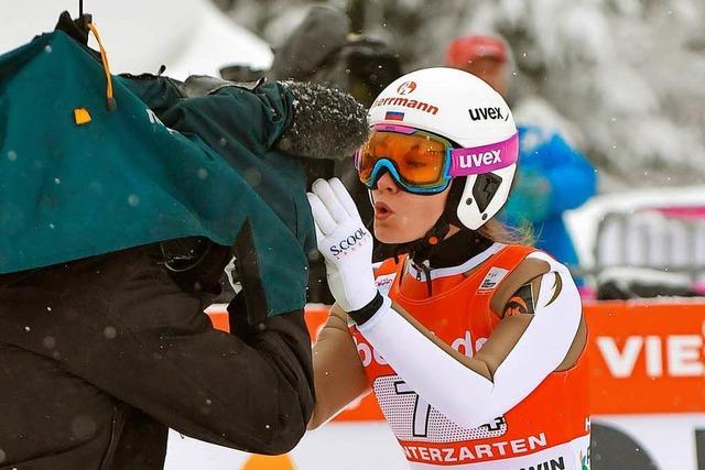 Fotos: Schnee und weite Sprnge gab’s beim Weltcup der Skispringerinnen