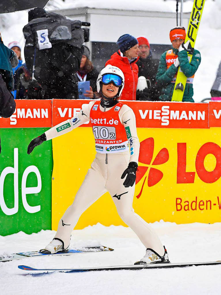 Mit viel Mut, groen Sprngen und viel Spa: Beim Weltcup der Skispringerinnen in Hinterzarten waren vor allem sportliche, spannende, aber auch bange und spaige Momente geboten.
