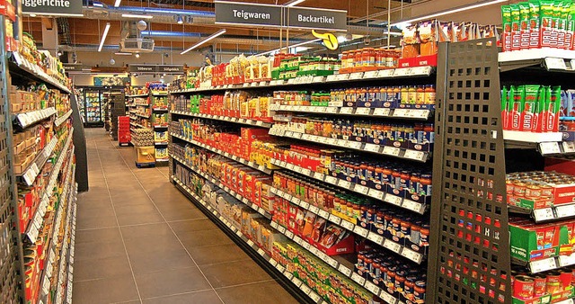 Breite Gnge, Beschilderung  und eine ... das Einkaufen im neuen Markt bequem.   | Foto: christian ringwald