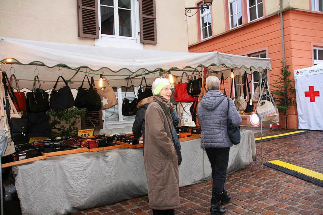 Stand an Stand reihte sich in Schopfheims Altstadt  | Foto: Marlies Jung-Knoblich