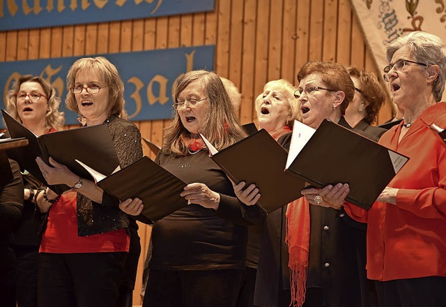 Der Frauenchor Grenzach-Wyhlen   | Foto: Martin Eckert