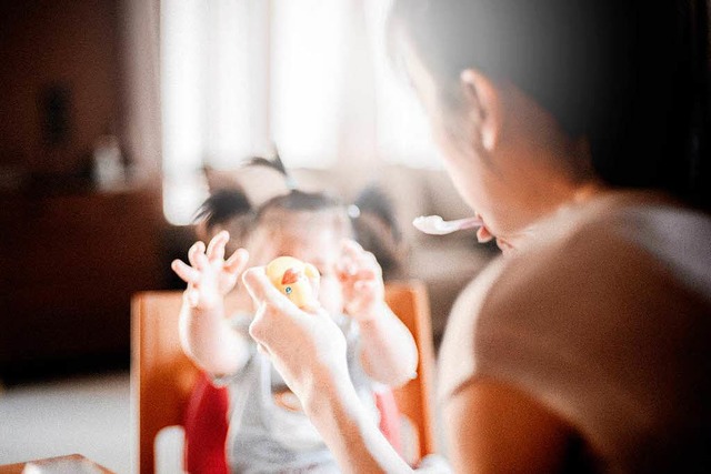 Wie fttert man eigentlich ein Baby?  | Foto: Tanaphong Toochinda (Unsplash.com)