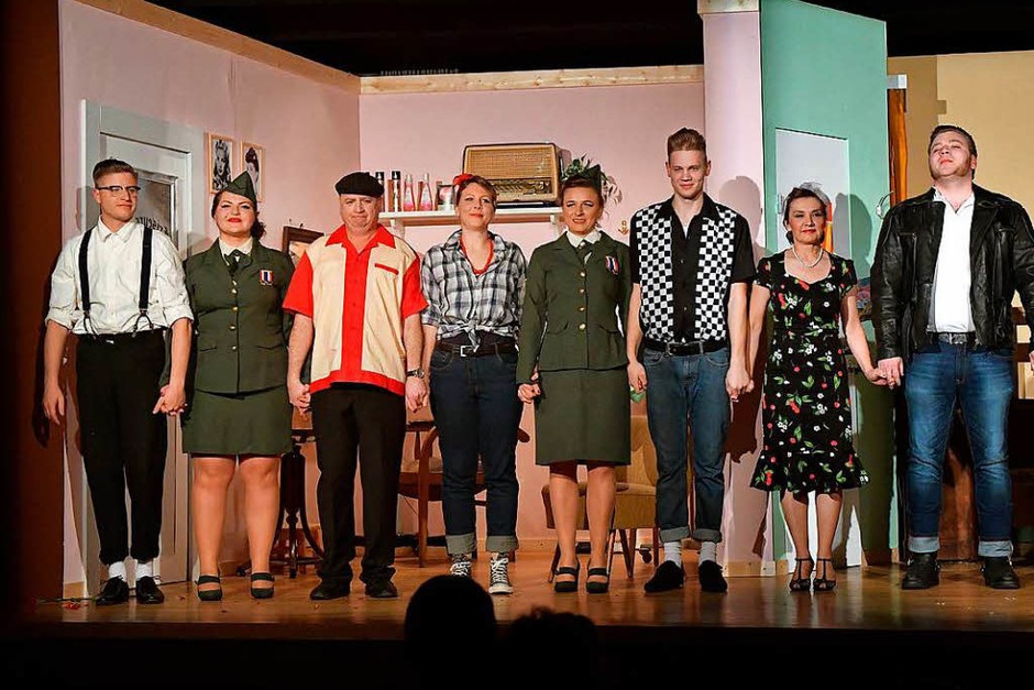 Die Laienschauspielgruppe vom SV Saig - eine starke Truppe: Christian Panizic, Janine Matt, Norbert Winterhalter, Alexandra Röseler-Rapp, Stefanie Preisendanz, Florian Ketterer, Manuela Diemand, Peter Preisendanz, Sinah Panizic und Doktor Sebastian Schaller (ohne Bart). (Foto: Wolfgang Scheu) Die Laienschauspielgruppe vom SV Saig - eine starke Truppe: Christian Panizic, Janine Matt, Norbert Winterhalter, Alexandra Röseler-Rapp, Stefanie Preisendanz, Florian Ketterer, Manuela Diemand, Peter Preisendanz, Sinah Panizic und Doktor Sebastian Schaller (ohne Bart). (Foto: Wolfgang Scheu)
