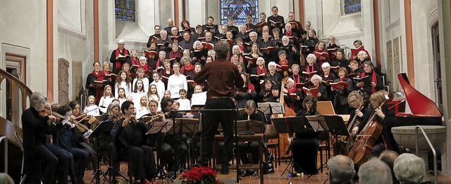 Stimmiges Gesamtbild im Chor der Stadt...hung des Weihnachtsoratoiums von Bach  | Foto: Georg Vo