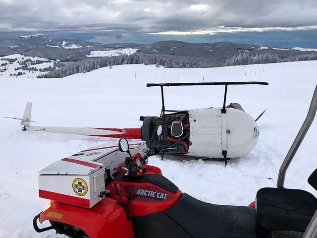 Wie der  Hubschrauber auf rund 1350 Metern geborgen wird, ist noch nicht klar.  | Foto: Bergwacht Schwarzwald