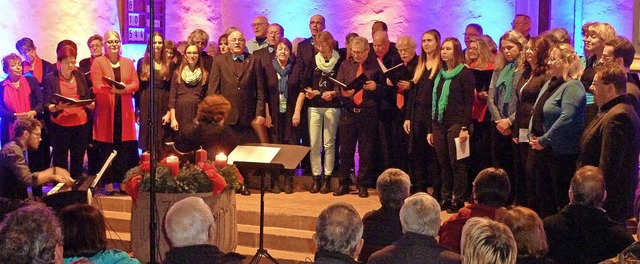 Der Gesamtchor des Nimburger Gesangver...as Publikum war  zu Recht begeistert.   | Foto: Karlernst Lauffer