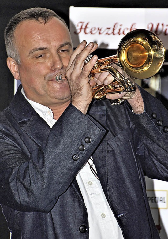 Trompeter und Organisator Michael Bolz bei seinem fulminanten Kurzauftritt.   | Foto: Werner Schnabl