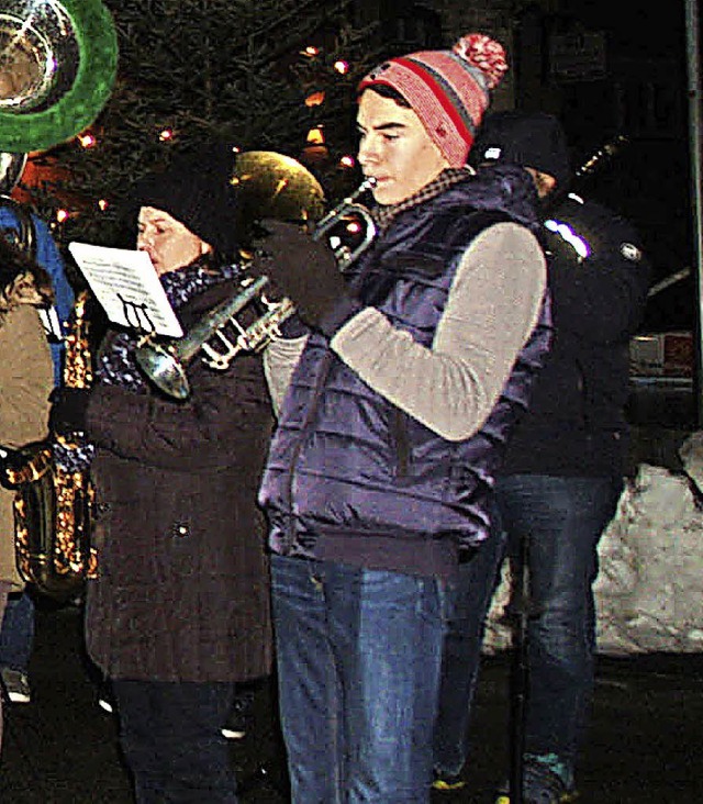 Die Stadtmusik sorgte im Stdtle fr vorweihnachtliche Atmosphre.  | Foto: Jutta Binner-Schwarz