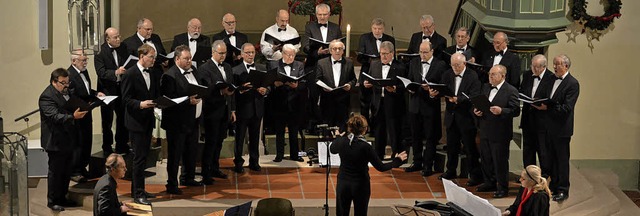Der Mnnerchor Eintracht mit musikalischer Untersttzung  | Foto: Benedikt Sommer