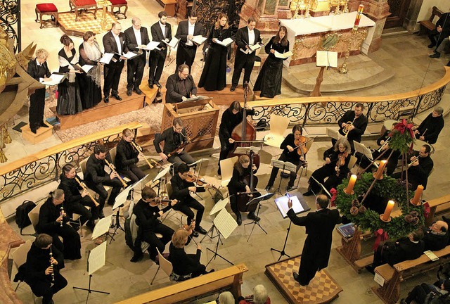 Unter der Leitung von Johannes Gtz bo...eihnachtskonzert in der Barockkirche.   | Foto: Erich Krieger