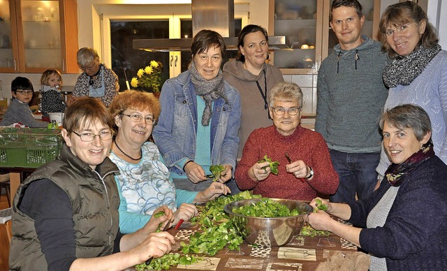 Die Direktvermarkter im Landkreis Lrr...n hat &#8211; zum Beispiel Feldsalat.   | Foto: Jutta Schtz