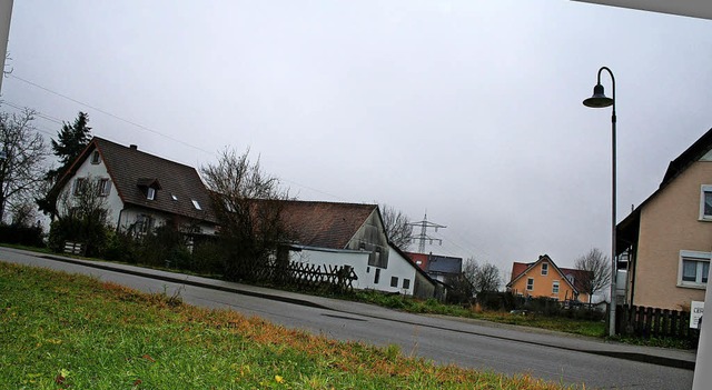 Auf dem brachliegenden Grundstck am O...gen wird ein Mehrfamilienhaus gebaut.   | Foto: Anja Kunz