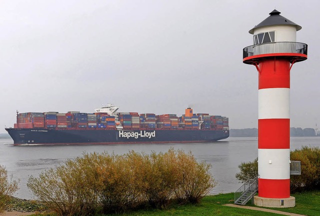 In einigen Jahren sollen noch grere ...e den Hamburger Hafen anlaufen knnen.  | Foto: dpa