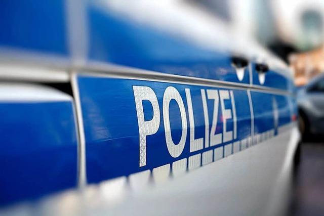 Rollerfahrer ohne Helm flchtet vor der Polizei in Lrrach