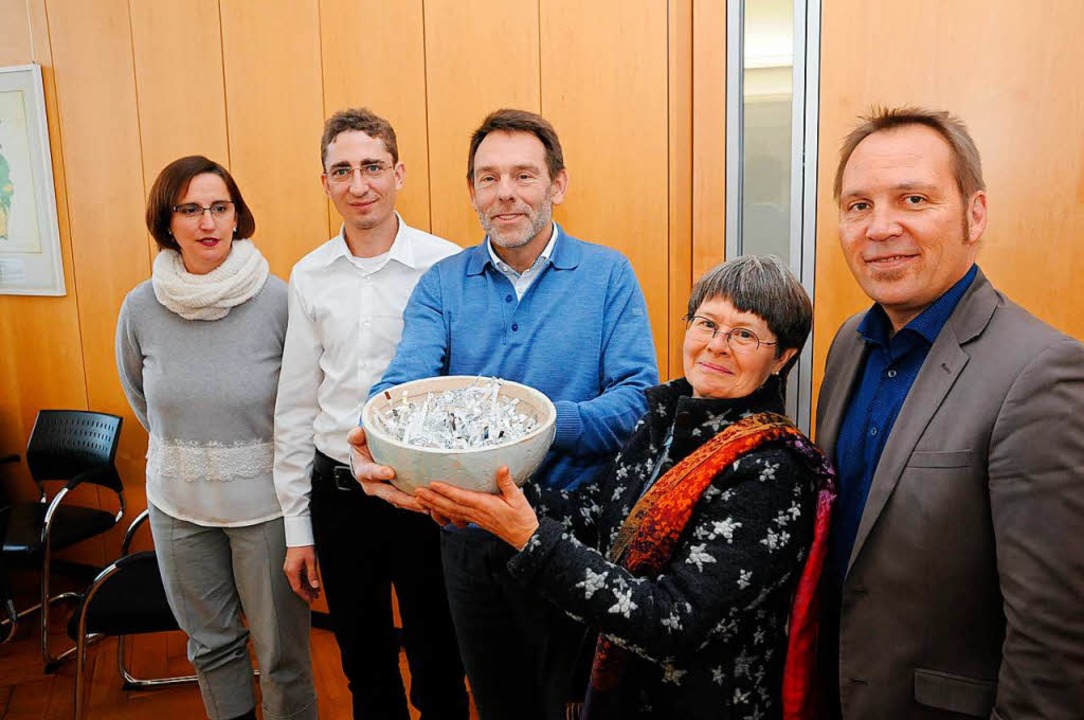 Dorfstbli-Vertrag:  Stiftungsvertrete...s Teulire sowie  Tobias Hohenstatter.  | Foto: Robert Bergmann