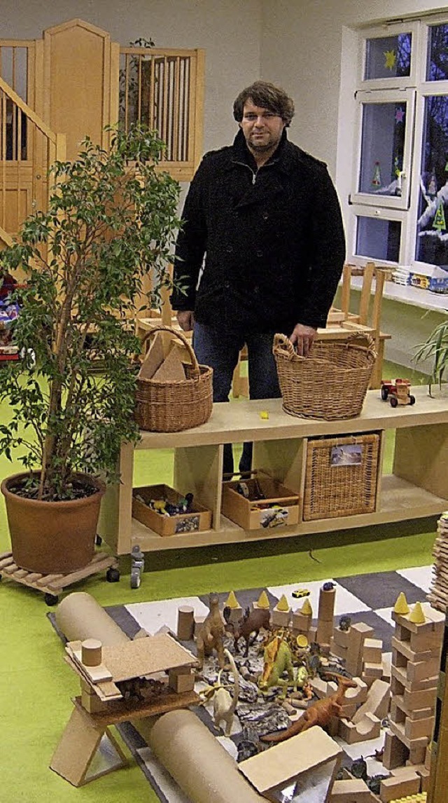 Architekt Sandro Rupp im sanierten Altbau des Kindergartens in Grunern.  | Foto: Susanne Mller