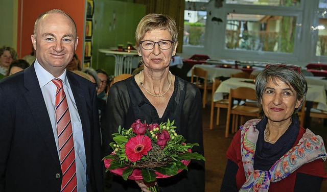 Bei der Amtseinfhrung: Brgermeister ...ka Schnstein vom Schulamt (von links)  | Foto: S.Decoux-Kone