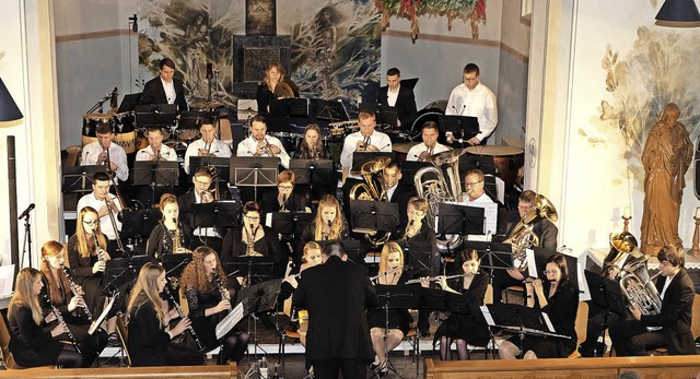 Der Musikverein &#8222;Harmonie&#8220;...s Kirche fr einen klangvollen Advent.  | Foto: Dietmar Noeske
