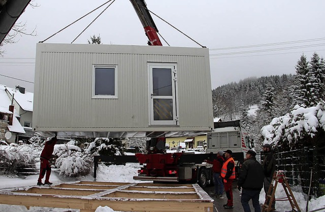 Container fr Kindergarten Marzell am ... auf das Holzfundament gelagert werden  | Foto: Rolf-Dieter Kanmacher