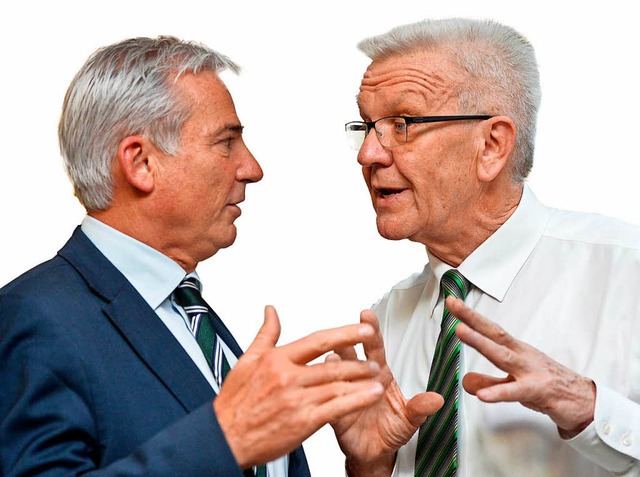 Im intensiven Gesprch: Thomas Strobl (links) und Winfried Kretschmann  | Foto: dpa