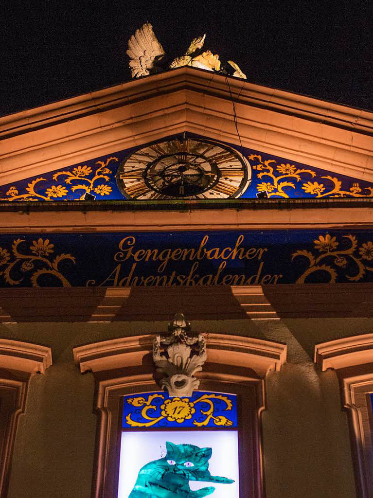 Weihnachtliche Stimmung beim Gengenbacher Adventskalenderhaus und auf dem Adventsmarkt in der historischen Innenstadt