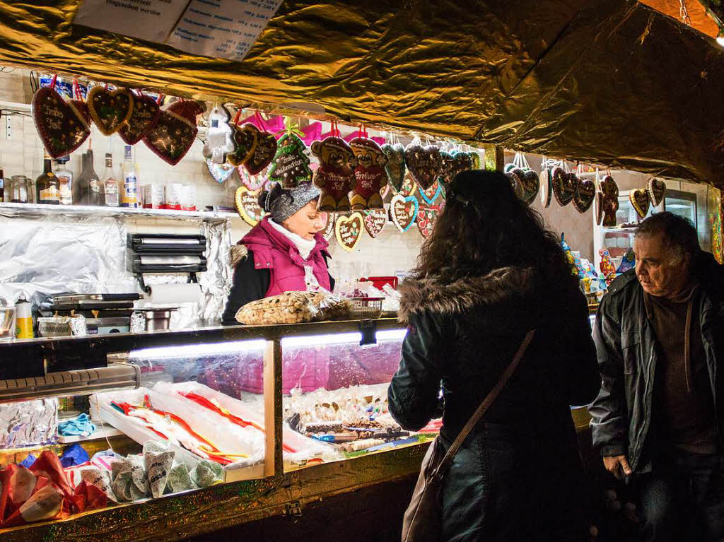 Weihnachtliche Stimmung beim Gengenbacher Adventskalenderhaus und auf dem Adventsmarkt in der historischen Innenstadt