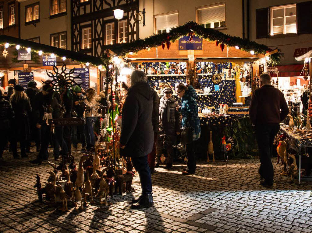 Weihnachtliche Stimmung beim Gengenbacher Adventskalenderhaus und auf dem Adventsmarkt in der historischen Innenstadt