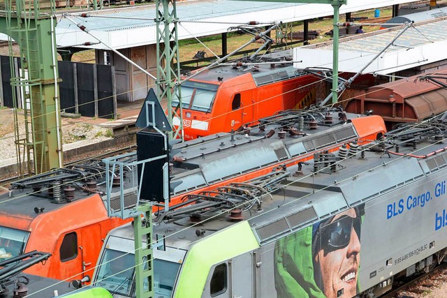 Auf Bahnsteig 8 (im Bild ganz hinten) ...gmorgen ein schlimmer Unfall ereignet.  | Foto: Hannes Lauber