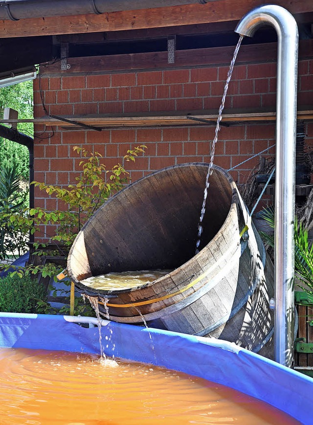 Beim Wasserfest wurde im Sommer erstma... aus einem Rohr in ein Bassin gepumpt.  | Foto: Jutta Schtz