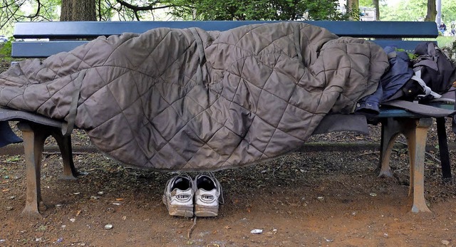 Das Leben auf der Strae ist lngst ni...die einzige Form von Obdachlosigkeit.   | Foto: DPA