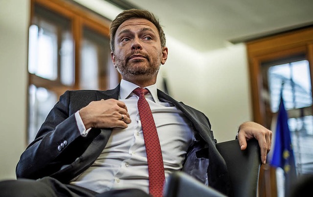 Christian Lindner hatte die Jamaika-Gesprche platzen lassen. Jetzt denkt er um.  | Foto: dpa