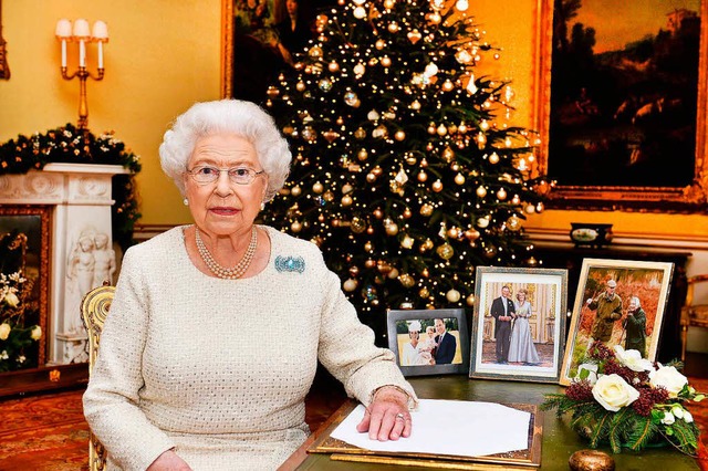 Die Weihnachtsansprache der Queen am E...ele Briten auf ihrenFernsehgerten an.  | Foto: John Stillwell