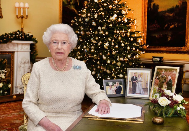 Der Weihnachtsansprache der Queen zu l...ehrt fr ihre Untertanen zum Ritual.   | Foto: dpa