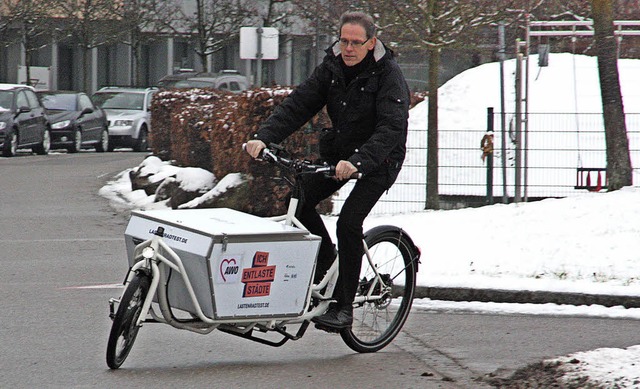 Der Umweltbeauftragte Ralf Dubler wil...stphase fr das Lastenrad verlngern.   | Foto: Jrn Kerckhoff