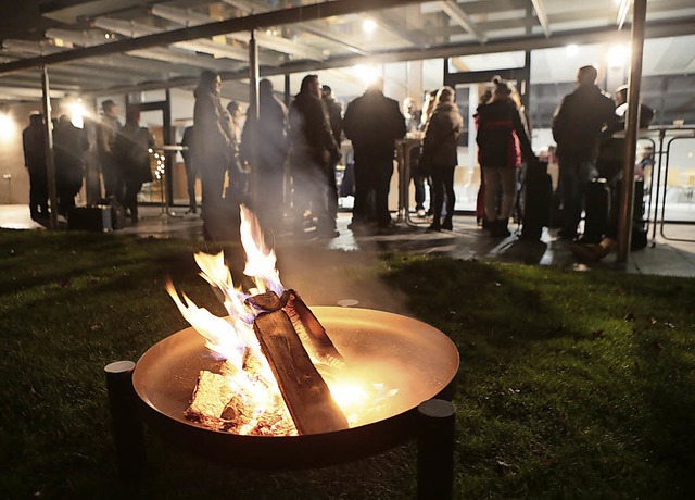 Sonnwendfeuer lodern auf dem neuen Vereinsgelnde.   | Foto: Christoph Breithaupt