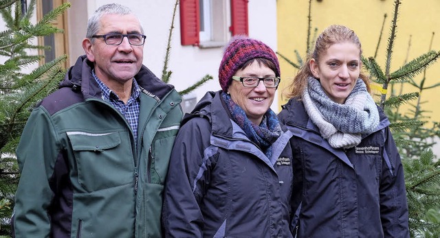 Paul, Gerlinde und Simone Schniepper vom Tannenhof in Ballrechten-Dottingen   | Foto: Martin Pfefferle