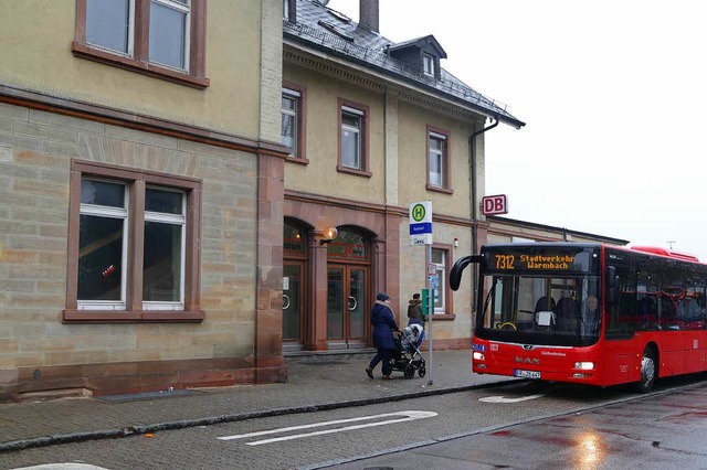 Die Deutsche Bahn bietet das Bahnhofsgebude  Rheinfelden 2018 zum Verkauf an.  | Foto: Ingrid Bhm-Jacob