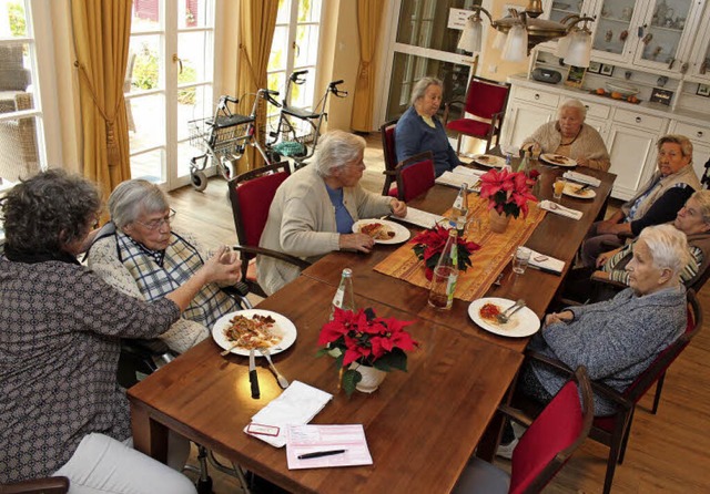Das Mittagessen wird hufig von den Be... Senioren wollen auch mal ihre Ruhe.    | Foto: Mario Schneberg