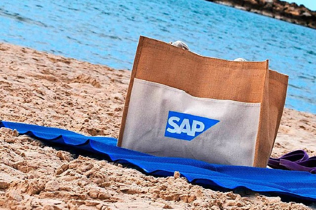 Mehr Zeit fr den Strand bietet SAP an.  | Foto: dpa