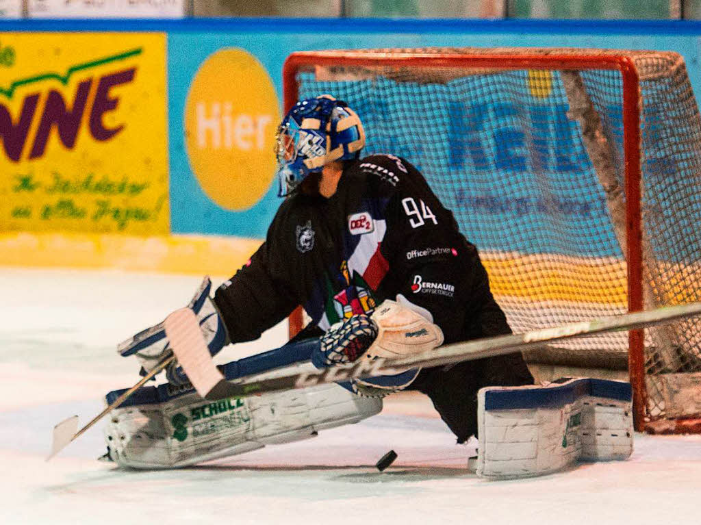 Teddy Bear Toss: Beim Heimspiel des EHC Freiburg gegen die Heilbronner Falken flogen wieder Plschtiere aufs Eis.