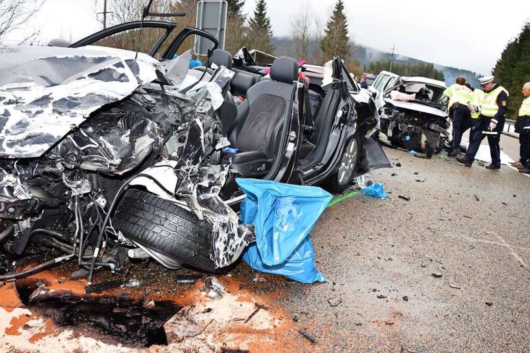 Zwei Menschen Sterben Bei Schwerem Unfall Auf Der B31 Bei Neustadt ...