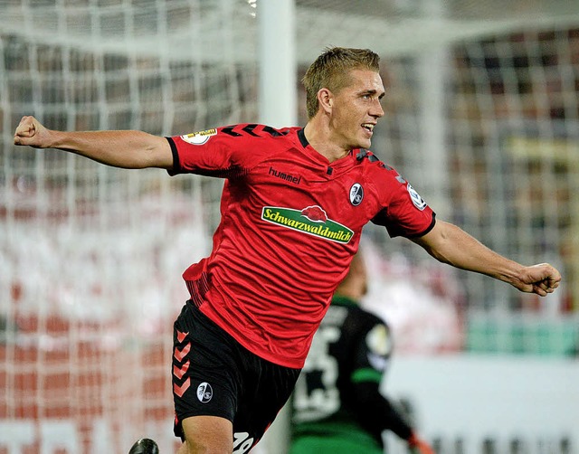 Seine acht Hinrunden-Tore haben dem SC Freiburg sehr geholfen: Nils Petersen.   | Foto:  DPA