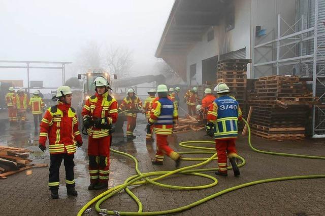 Nachbarin bemerkt Brand in Zimmerei in Oberwihl
